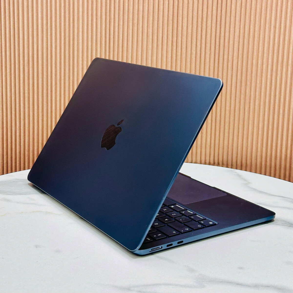 MacBook Air M2 2022 | Apple M2| 16GB RAM| 256GB SSD| 13.6” Retina 